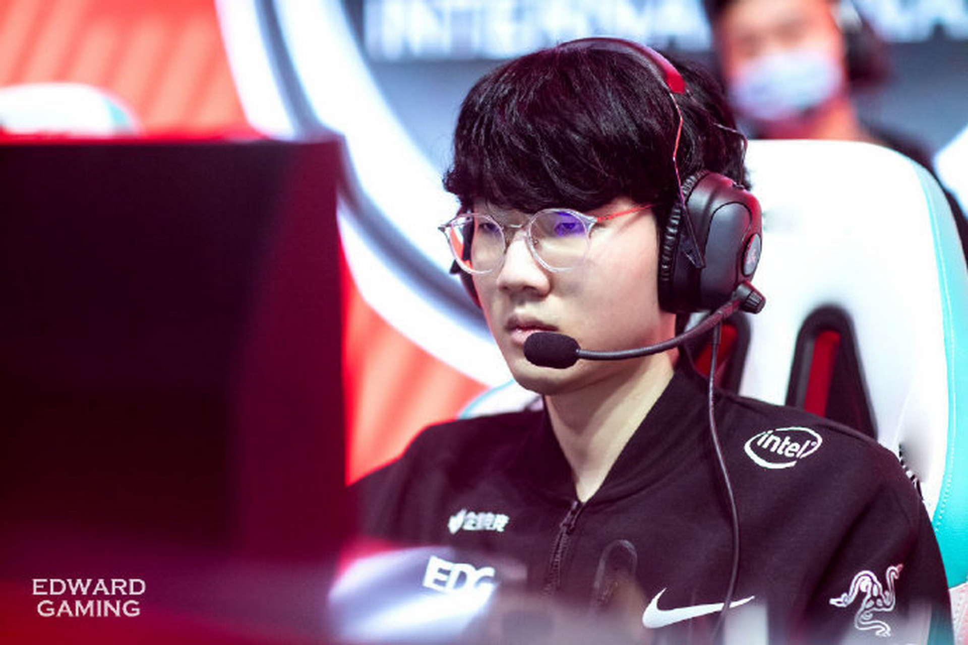 关于JackeyLove在RNG比赛中惊险取胜,挺进下一轮引发热议!的信息 关于JackeyLove在RNG比赛中惊险取胜,挺进下一轮引发热议!的信息